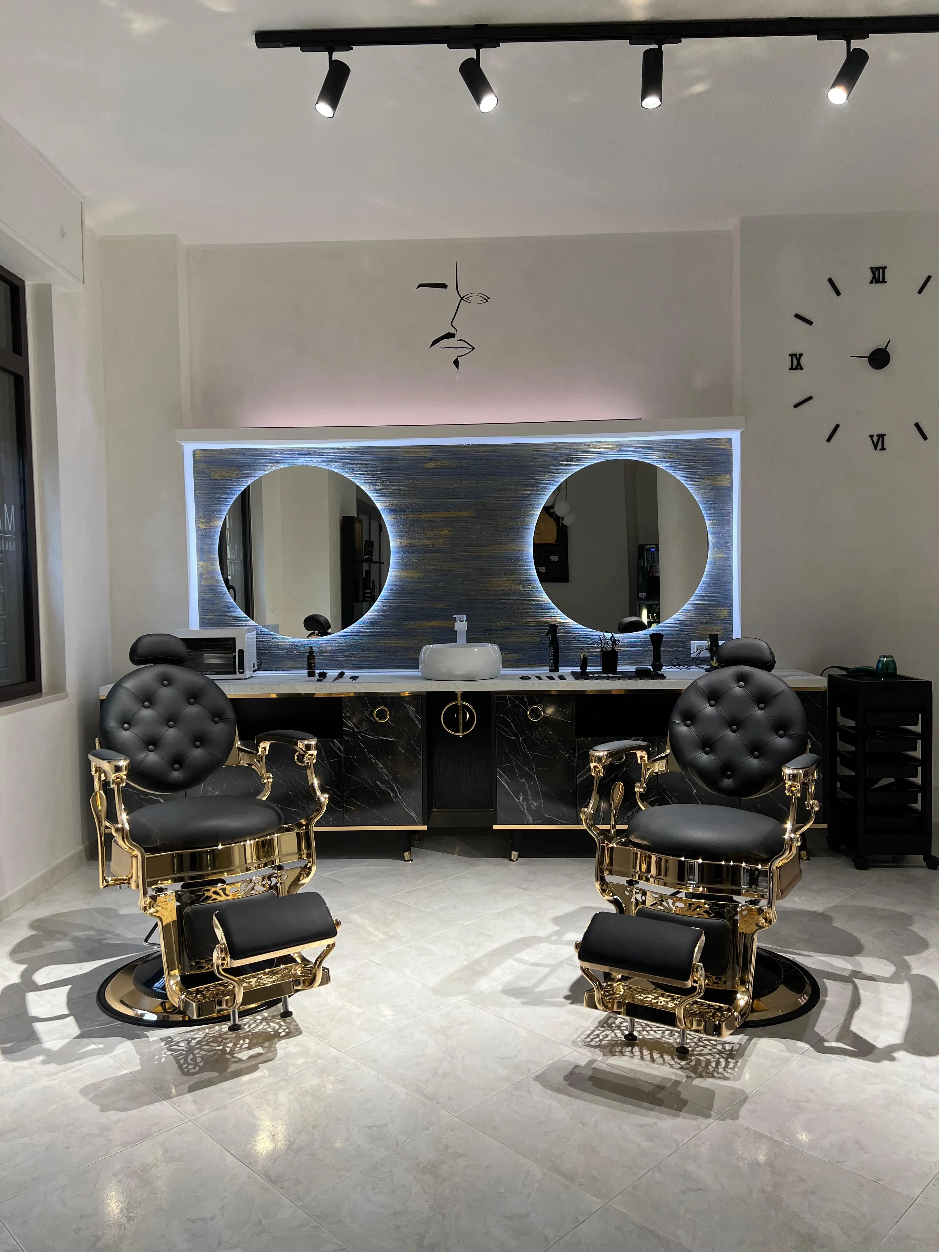 Interno del salone Maskio Barber Concept